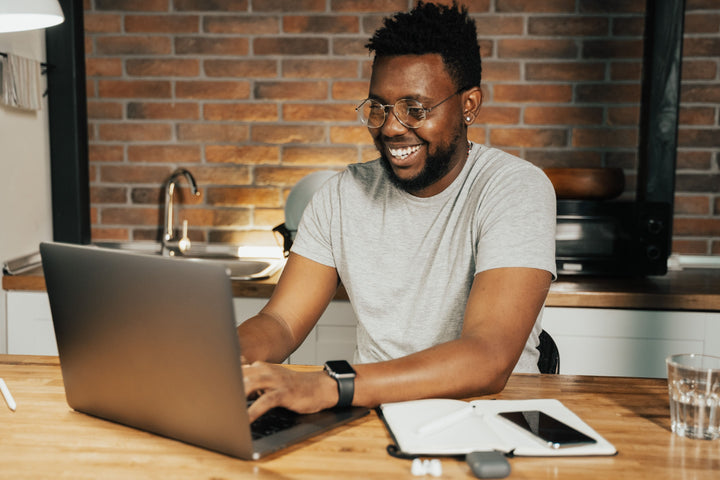 Promote the well-being of your employees with our wall-mounted office for teleworking