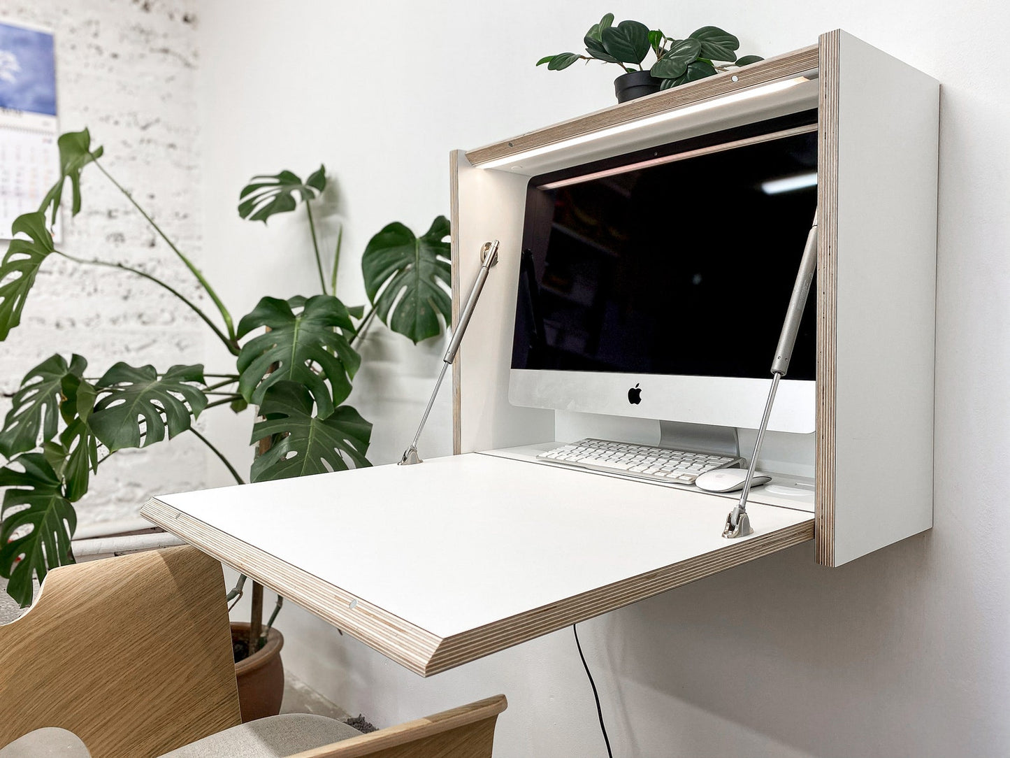 Setup de télétravail - Bureau mural, siège ballon + accessoire offert