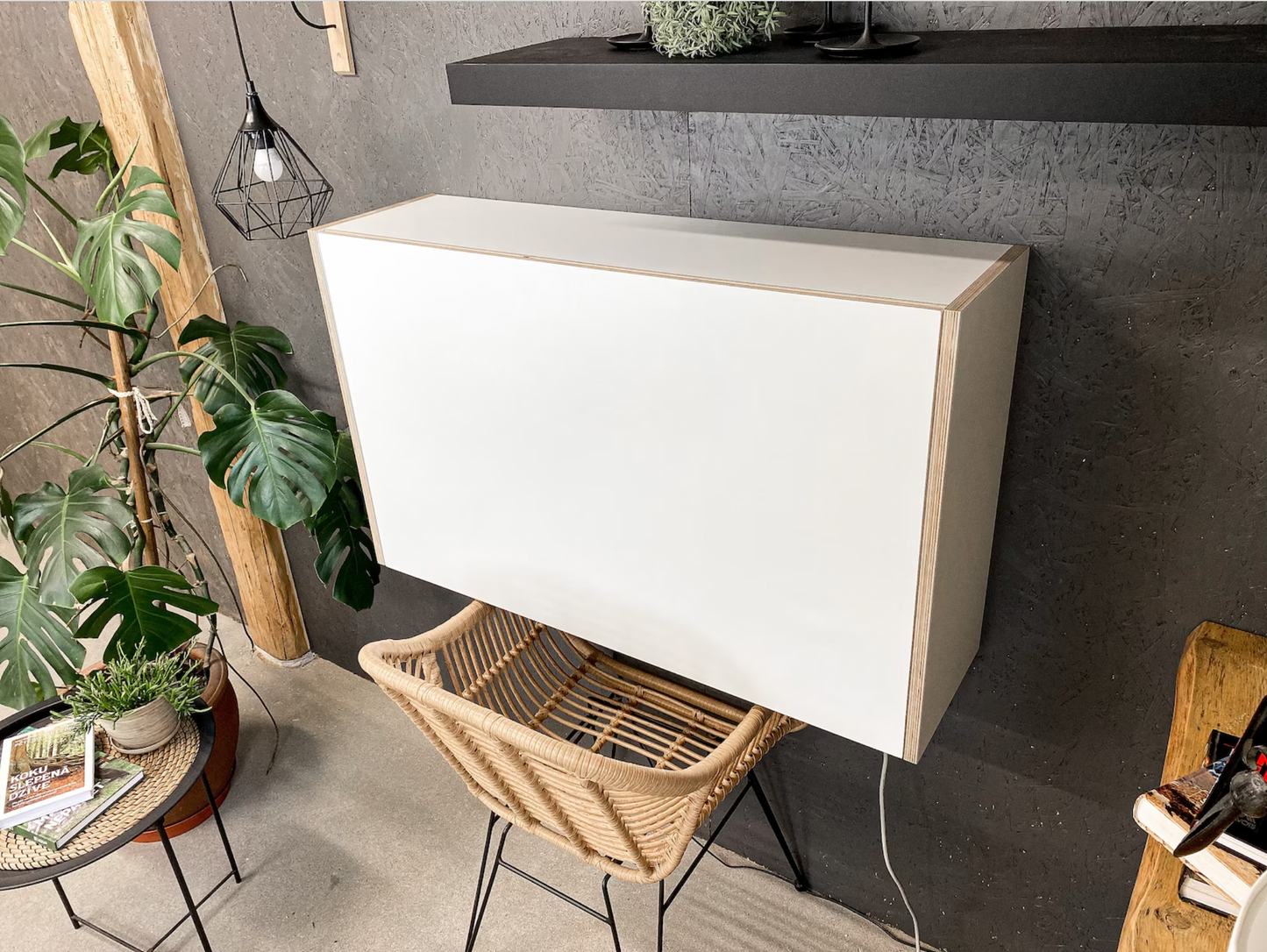 Setup de télétravail - Bureau mural, siège ballon + accessoire offert