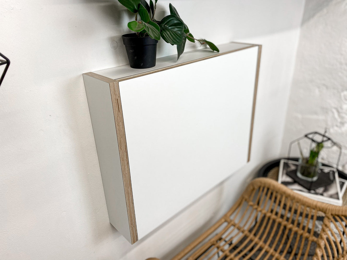 The Small Desk - Retractable wall-mounted desk