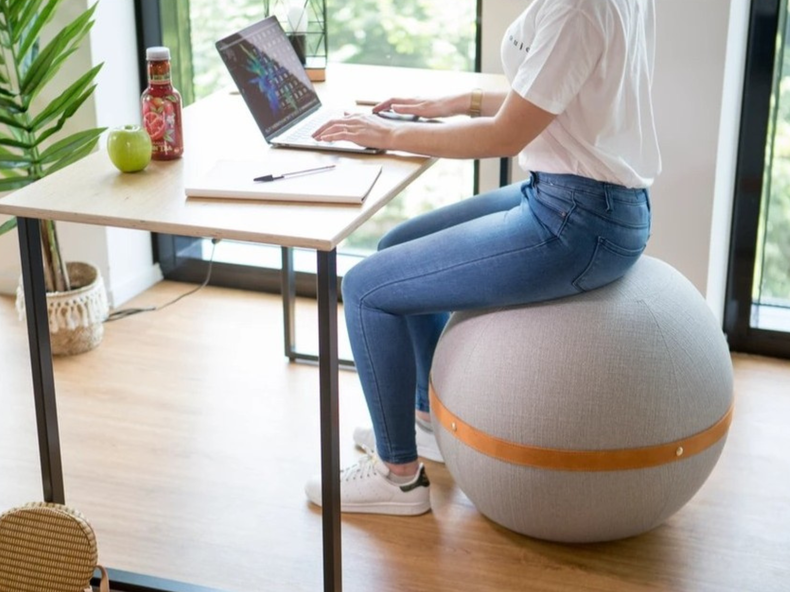 Gym Ball: the ergonomic seat for a healthy and dynamic posture when teleworking