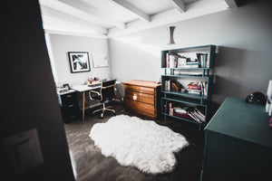 Telecommuting and small apartments: creative solutions to save space! 