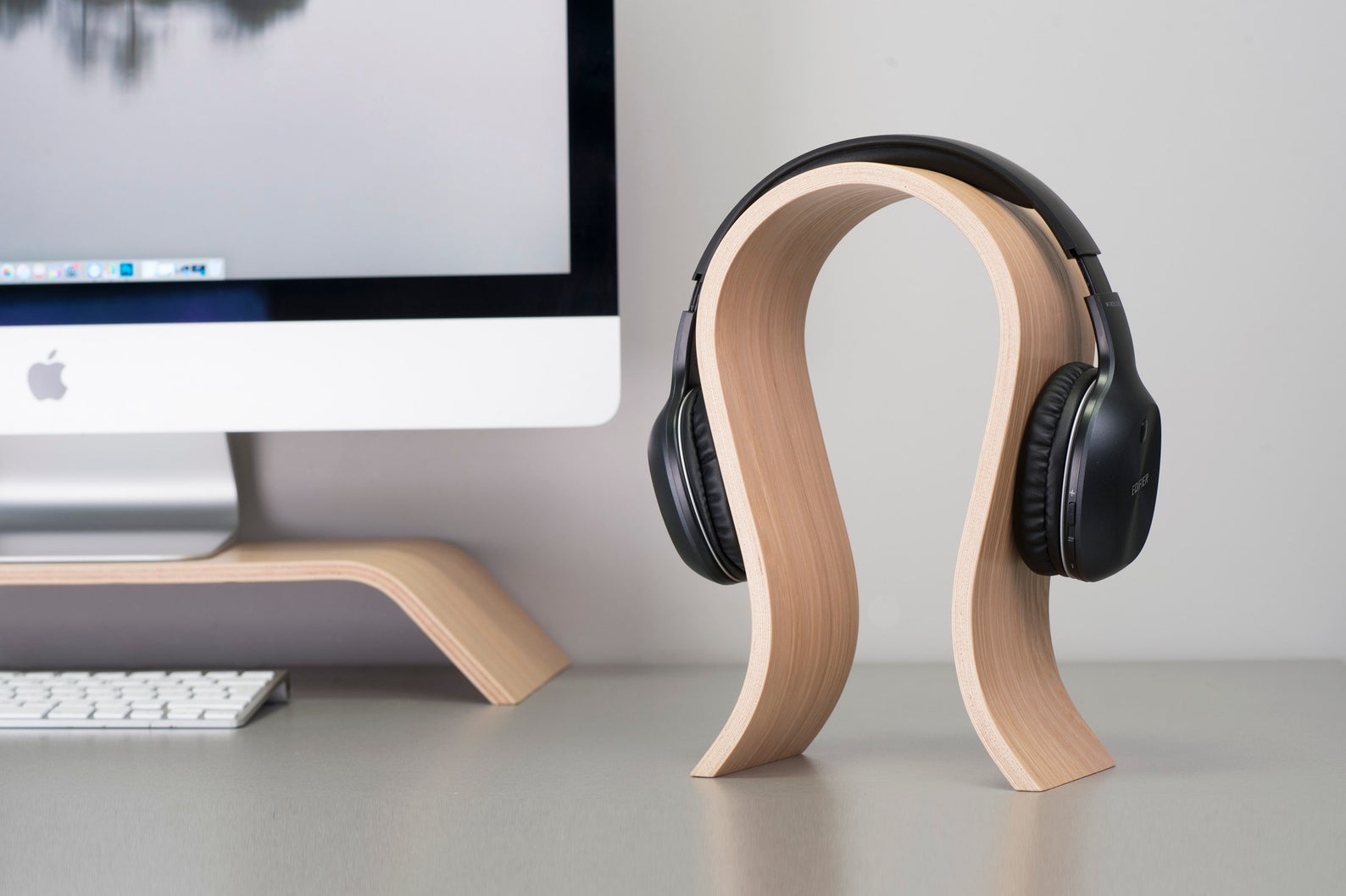 Oak wood headphone stand
